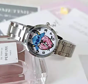 Reloj metalico Stitch